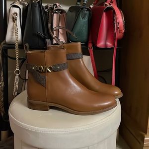 New without tags ankle boots.